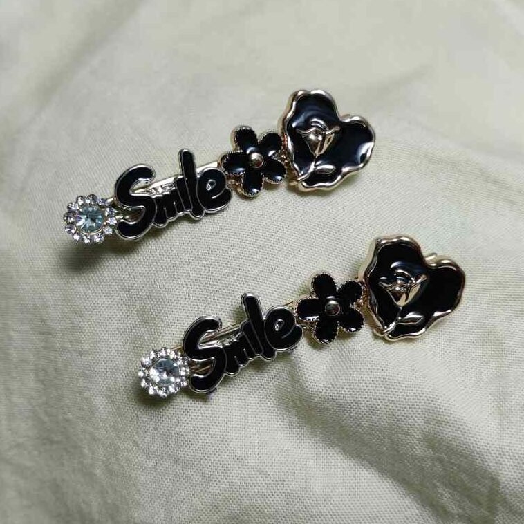 Smile Black Hair Clips